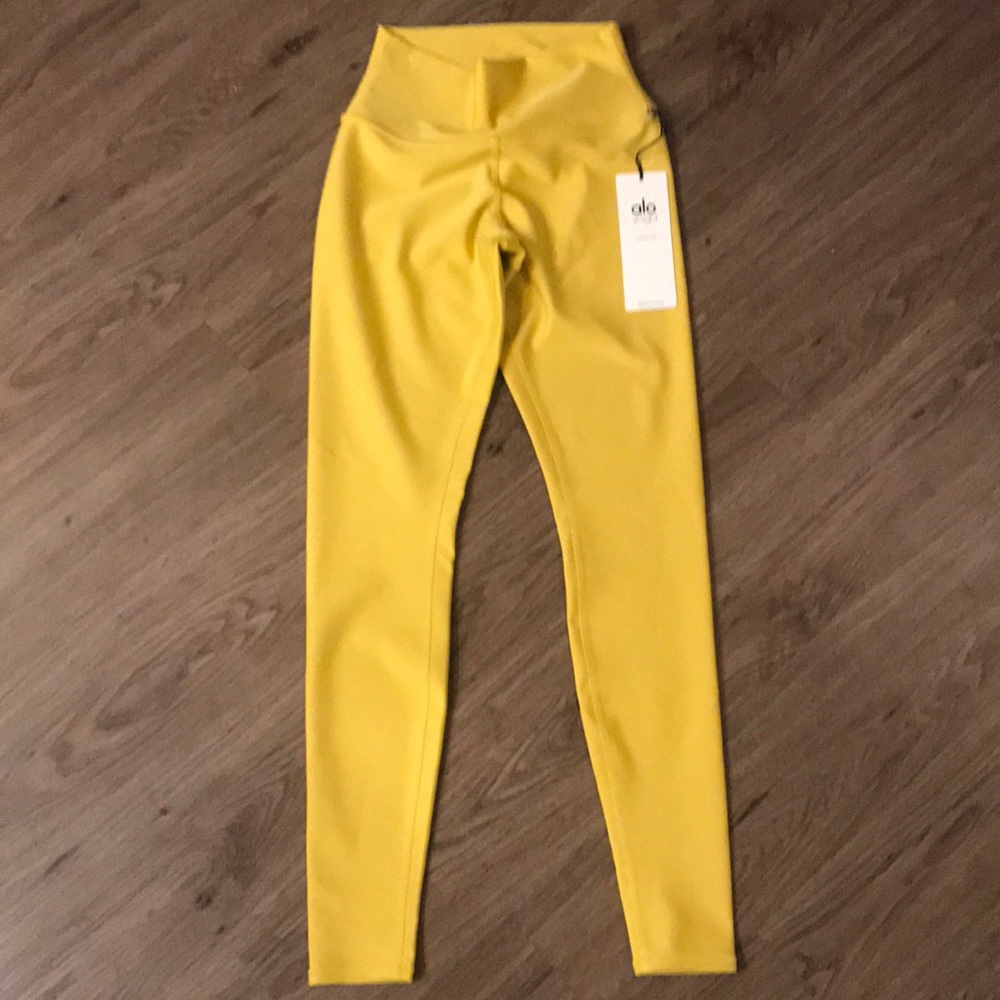 NWT. ALO High Waist Airlift Legging. Small.
